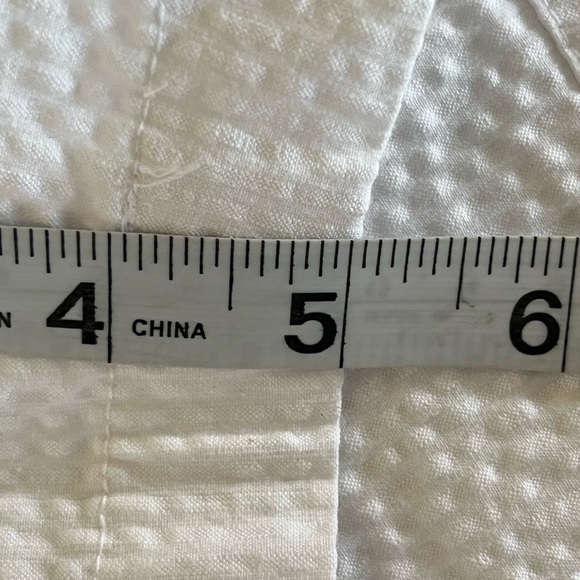 Women's SOUTHERN TIDE White Seersucker shorts size 14 in excellent shape - Picture 10 of 11